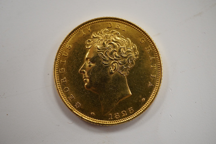 British gold coins, George IV, gold sovereign 1825, crowned shield (S 3801), edge wear, otherwise EF